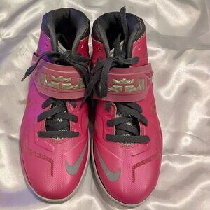 Nike LeBron James "Think Pink" basketball sneak size 7Y